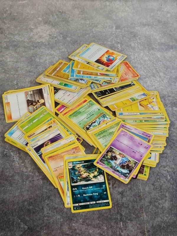 Groot Pokémon pakket - 300 Kaarten, verzamelblik, boek en notebook - foto 9