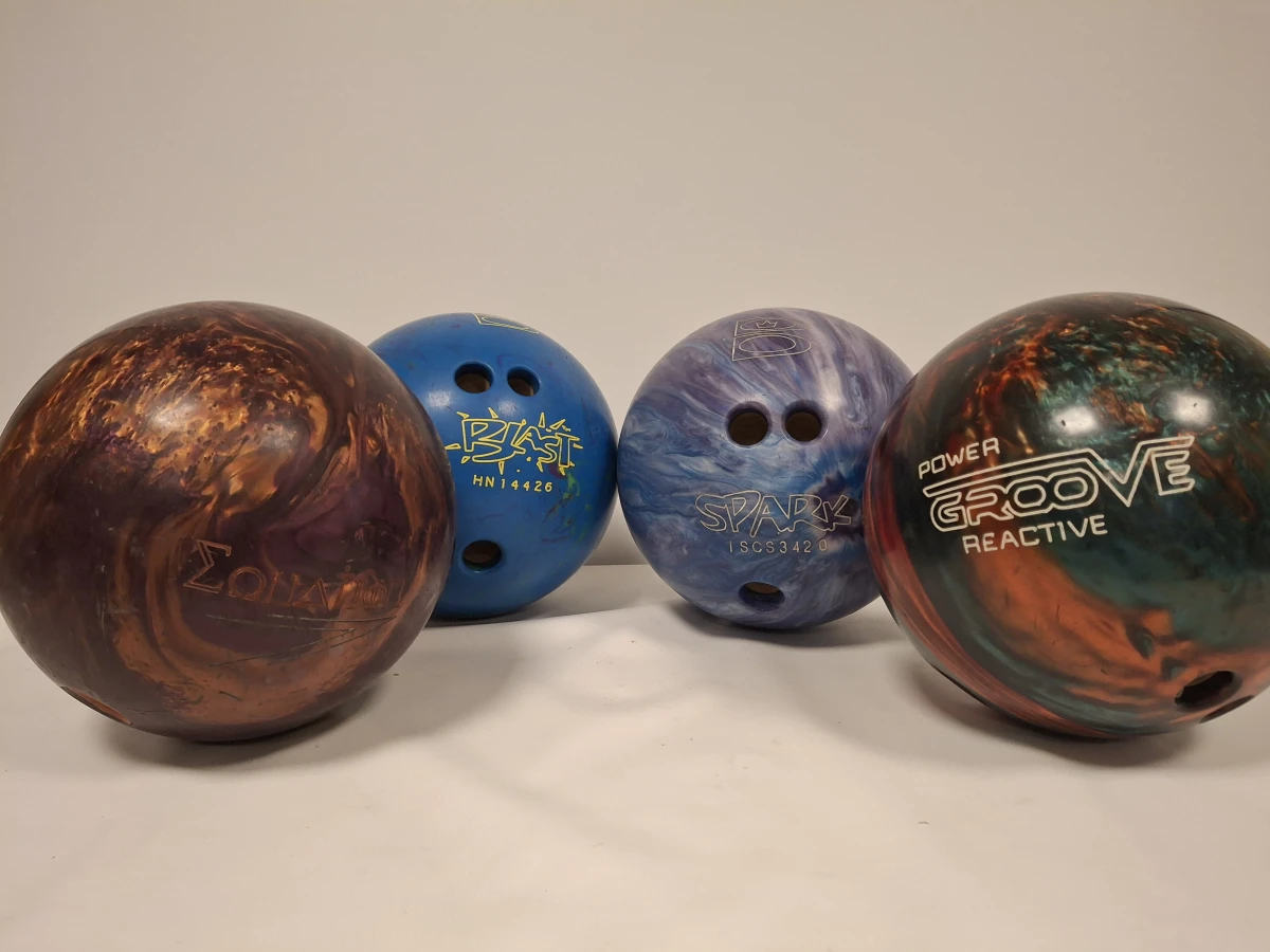 Set van 4 bowlingballen in verschillende kleuren