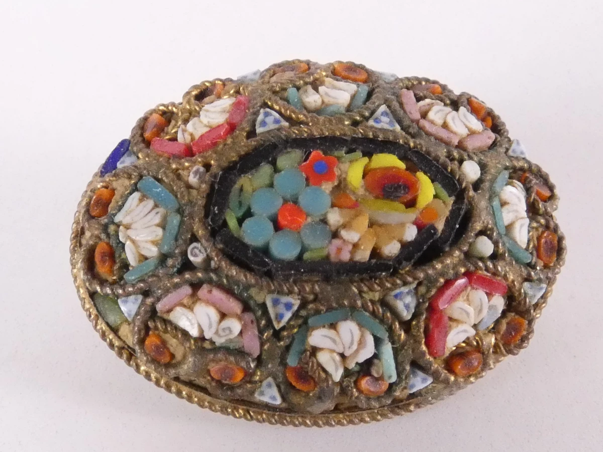 Set van 4 vintage micro mozaïek broches met bloemenmotief