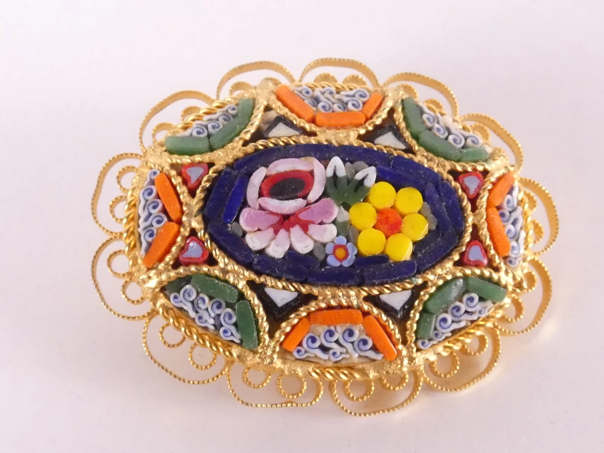 Set van 4 vintage micro mozaïek broches met bloemenmotief
