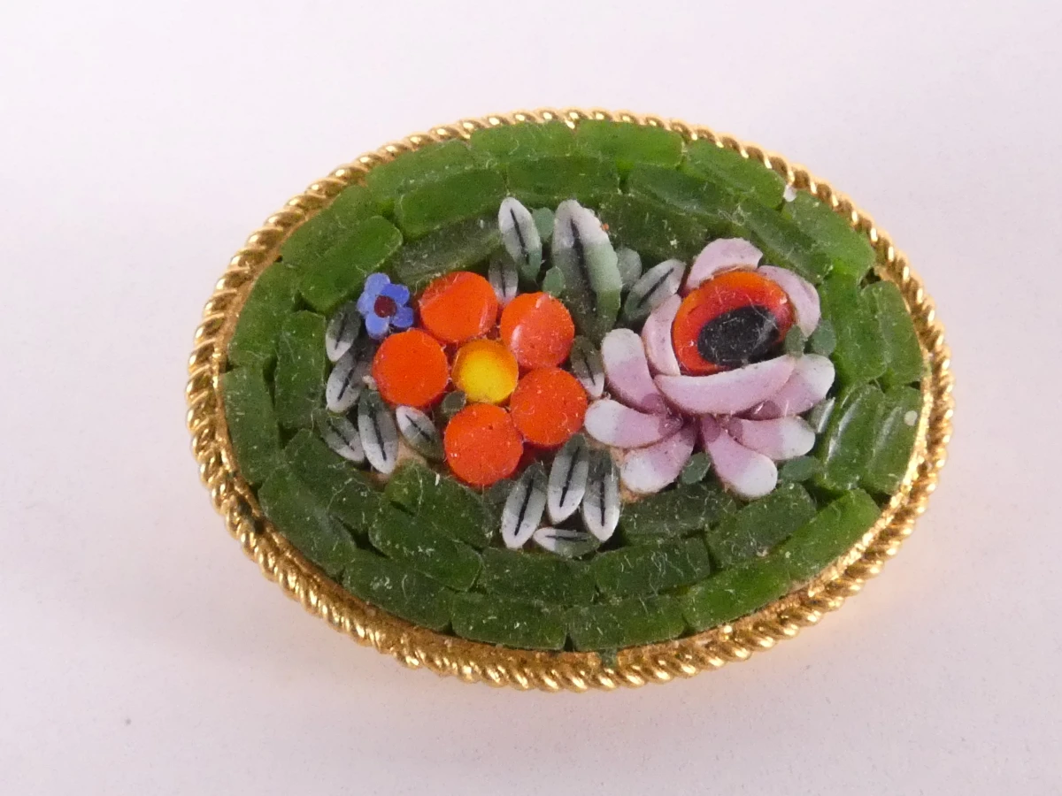Set van 4 vintage micro mozaïek broches met bloemenmotief