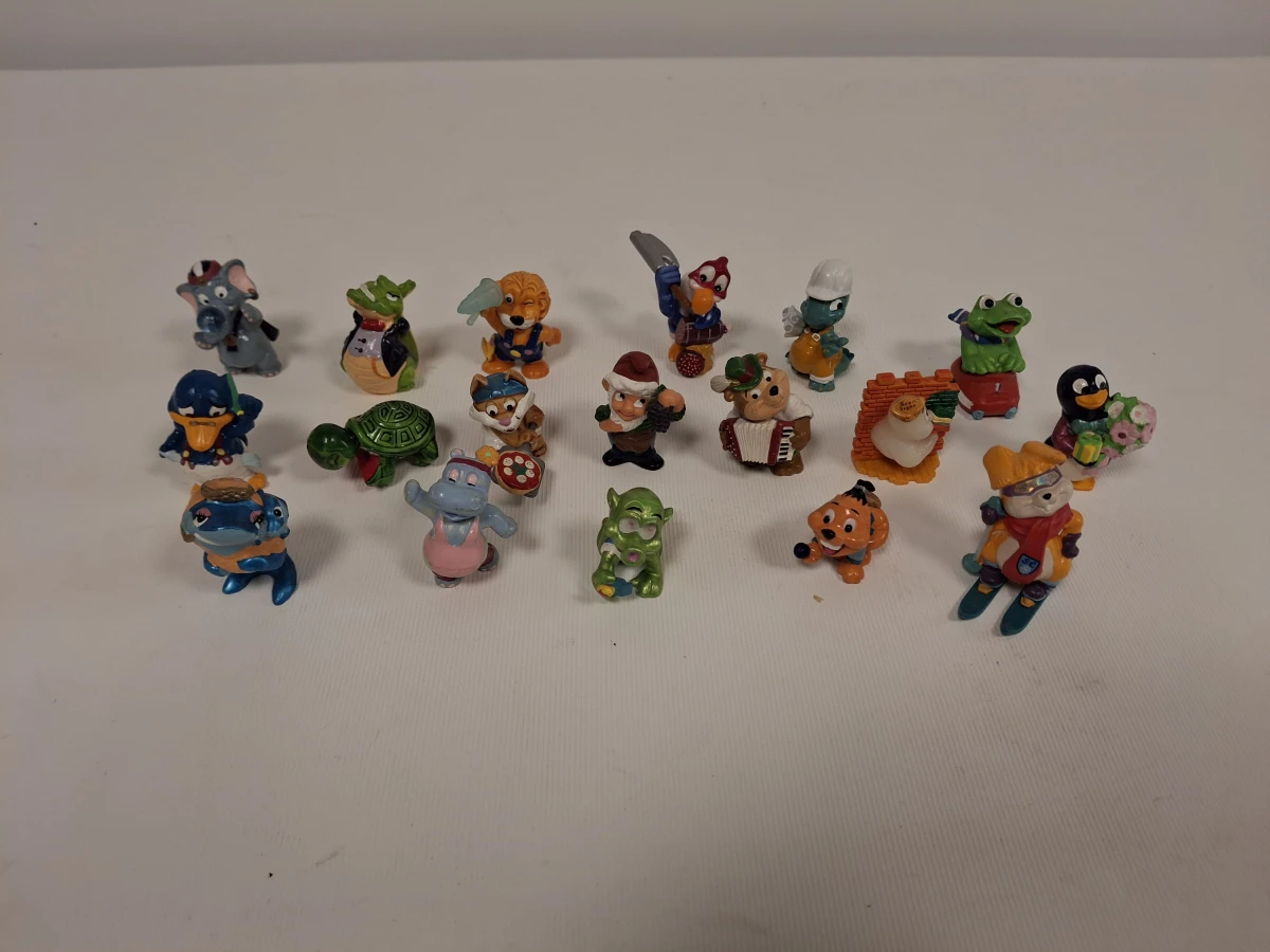 Lot Ferrero jaren 90 kleine kleurrijke dieren- en figuurtjes