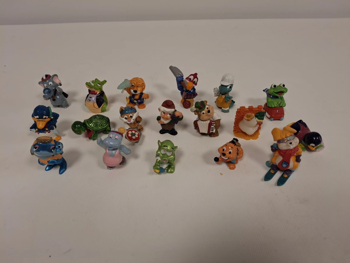 Lot Ferrero jaren 90 kleine kleurrijke dieren- en figuurtjes