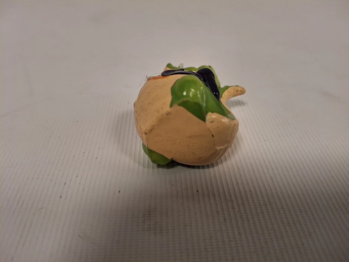 Lot Ferrero jaren 90 kleine kleurrijke dieren- en figuurtjes