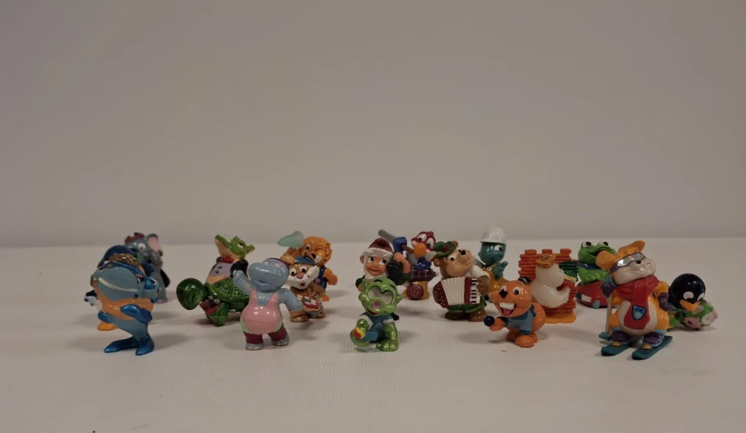 Lot Ferrero jaren 90 kleine kleurrijke dieren- en figuurtjes