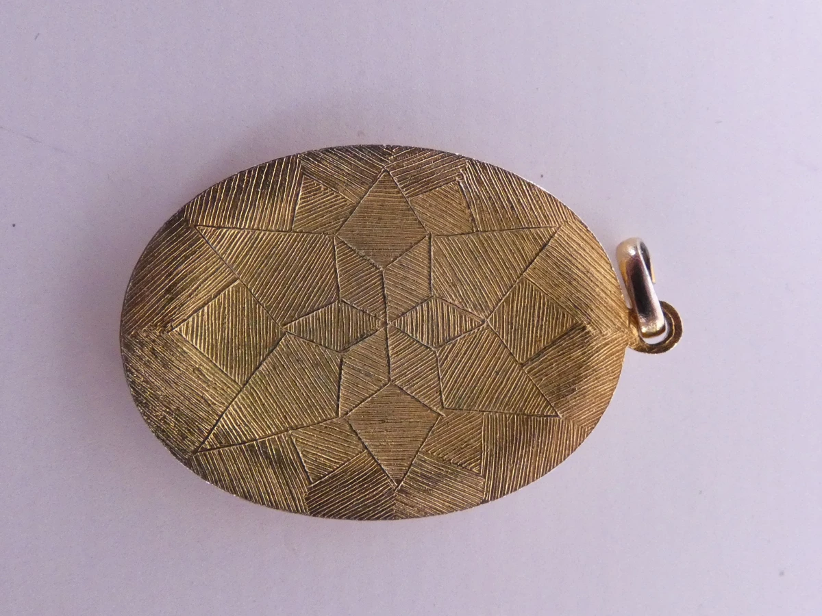 Vergulde vintage sieradenset: kettingen, armbanden, broches