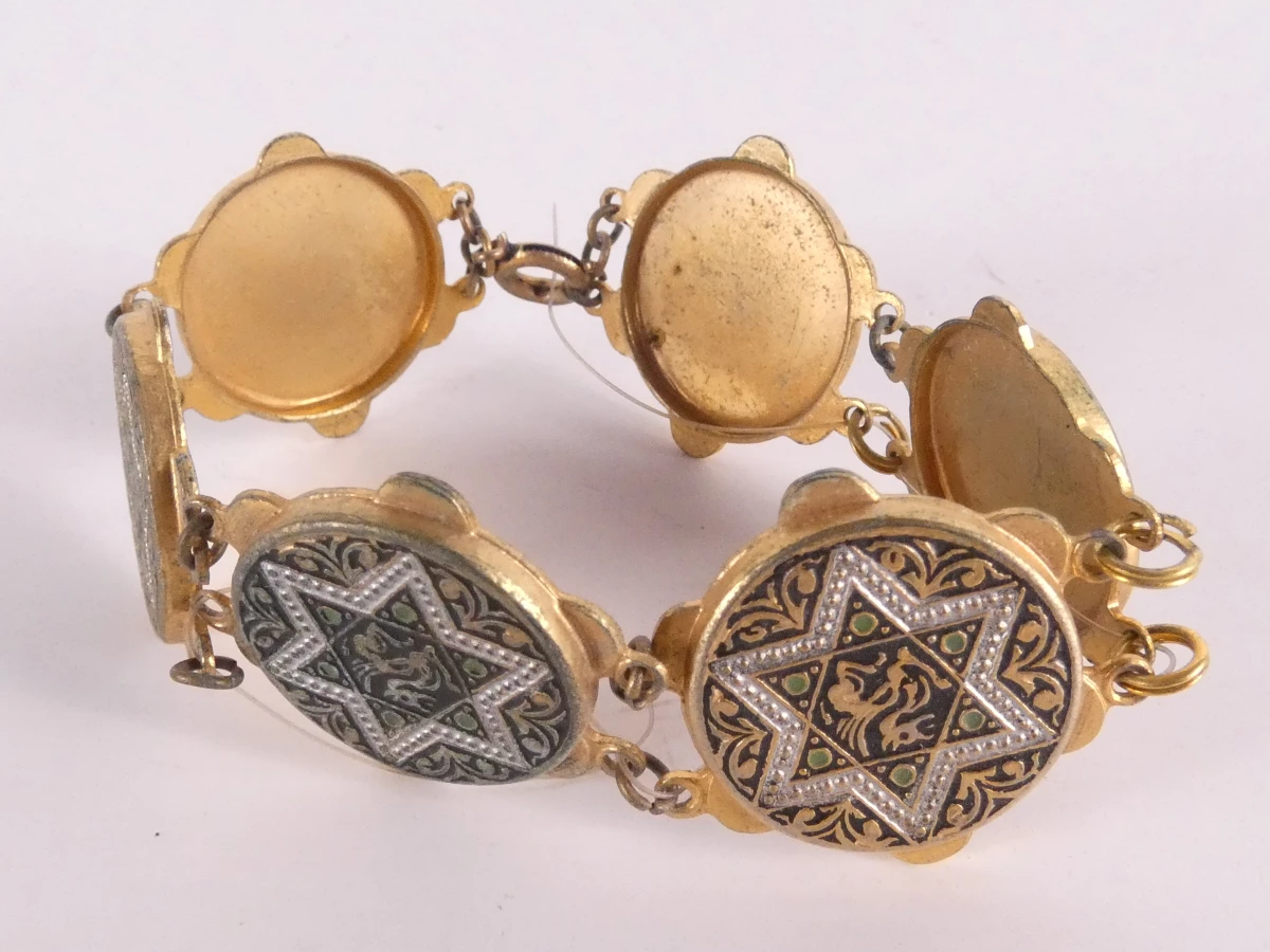 Vergulde vintage sieradenset: kettingen, armbanden, broches