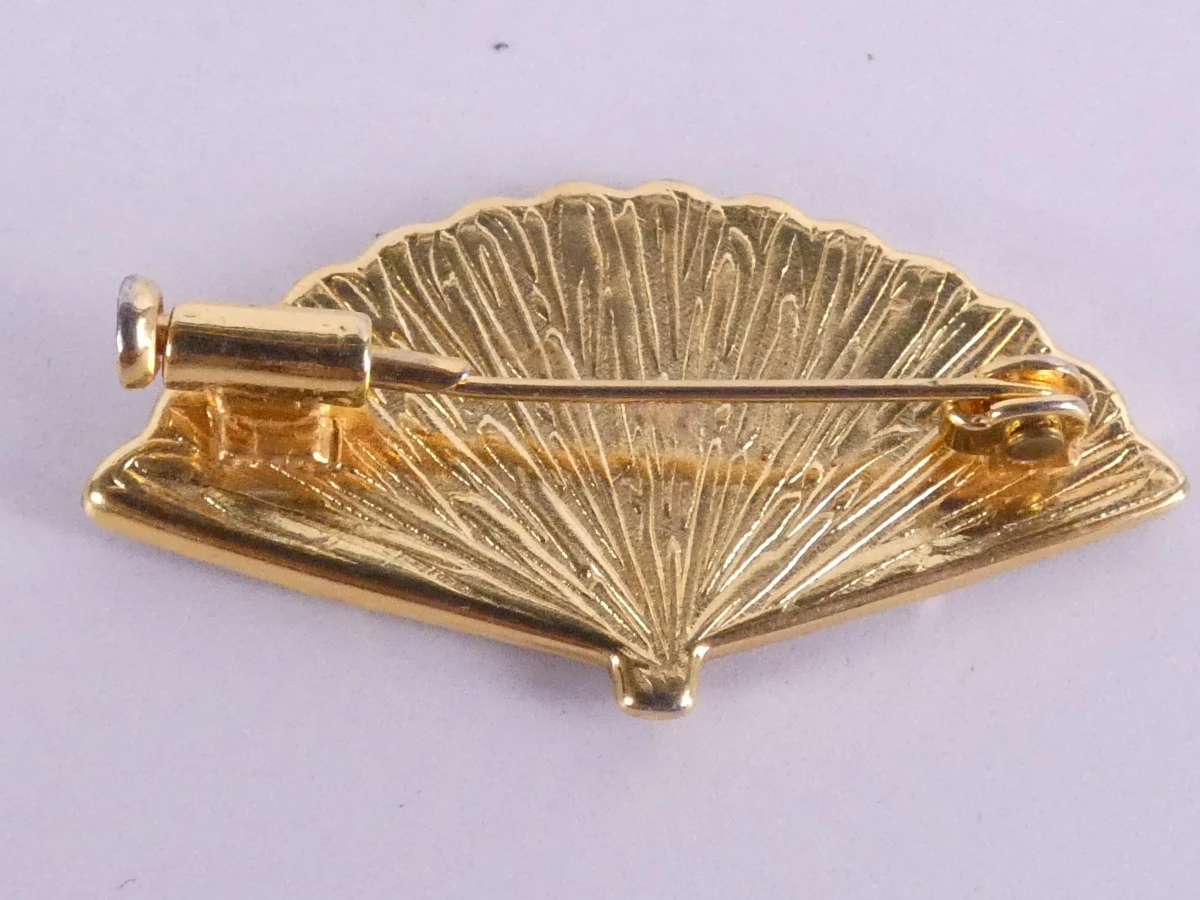 Vergulde vintage sieradenset: kettingen, armbanden, broches