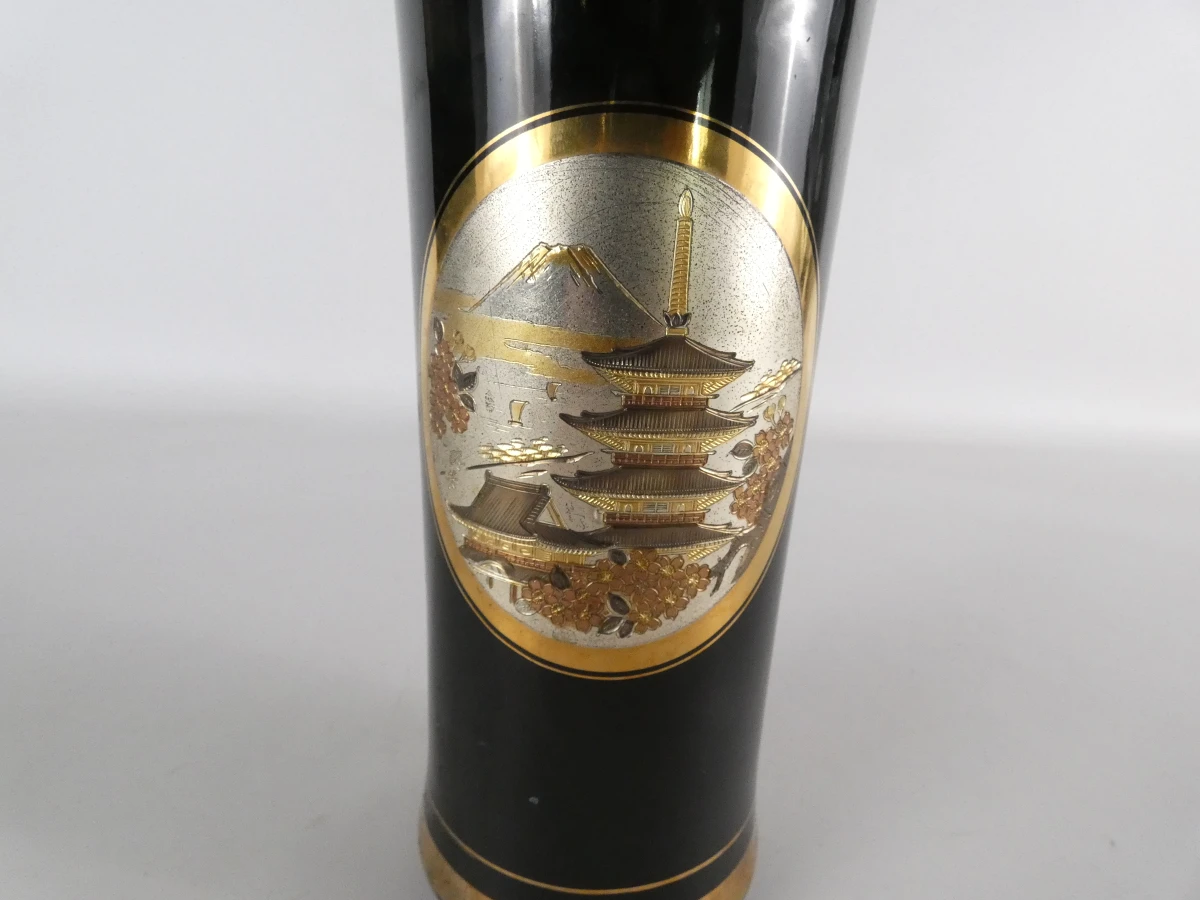 Zwarte Japanse vaas met gouden/zilveren decoratie