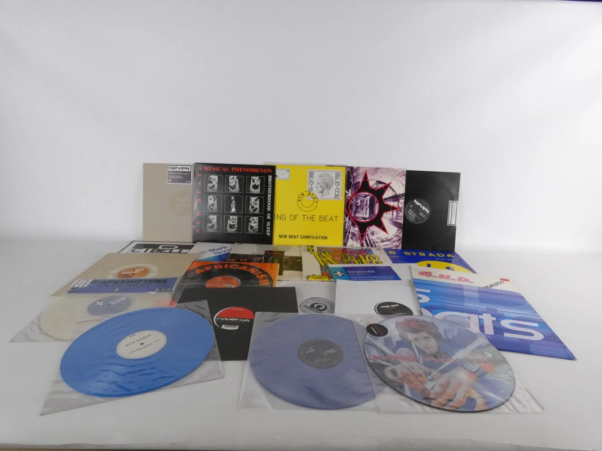 23 Verzameling vinylplaten New Beat en elektronische muziek