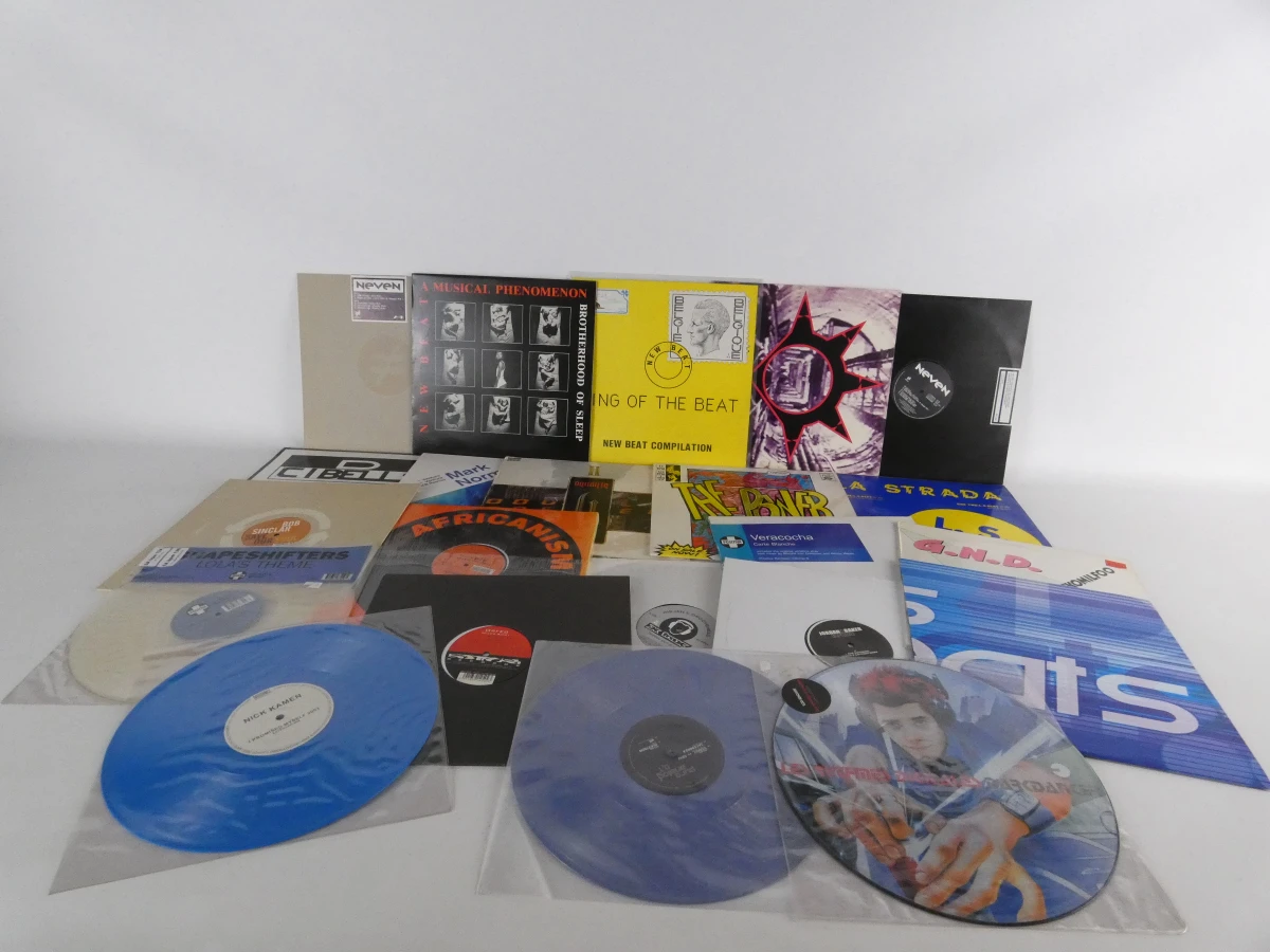 23 Verzameling vinylplaten New Beat en elektronische muziek