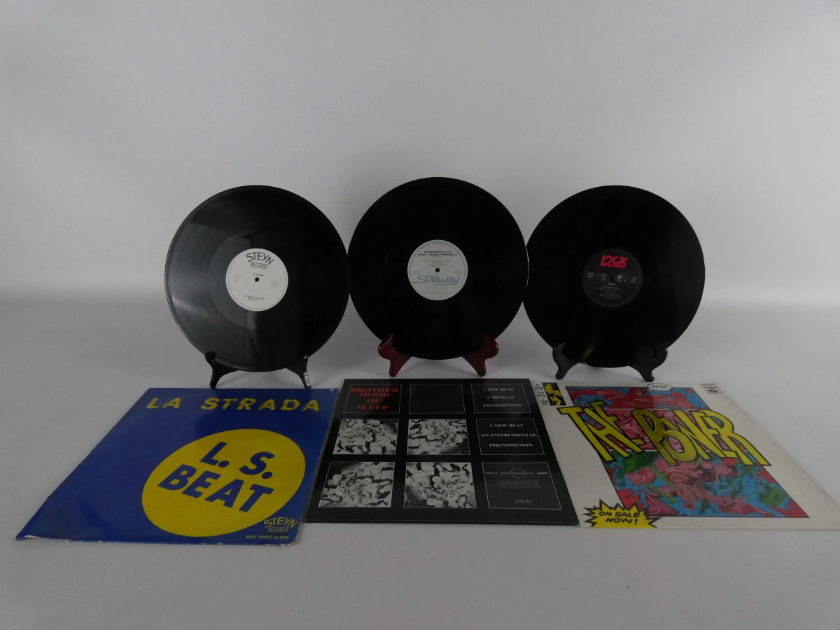 23 Verzameling vinylplaten New Beat en elektronische muziek