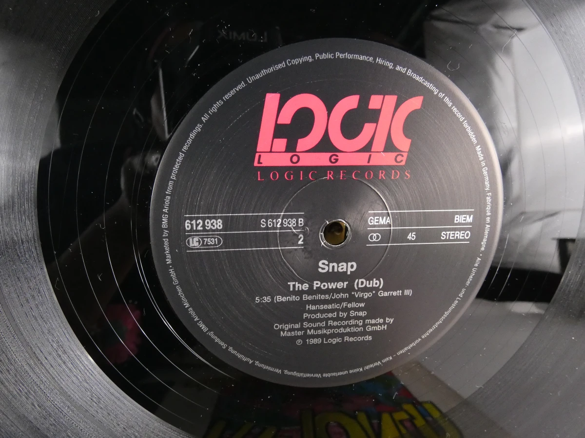 23 Verzameling vinylplaten New Beat en elektronische muziek