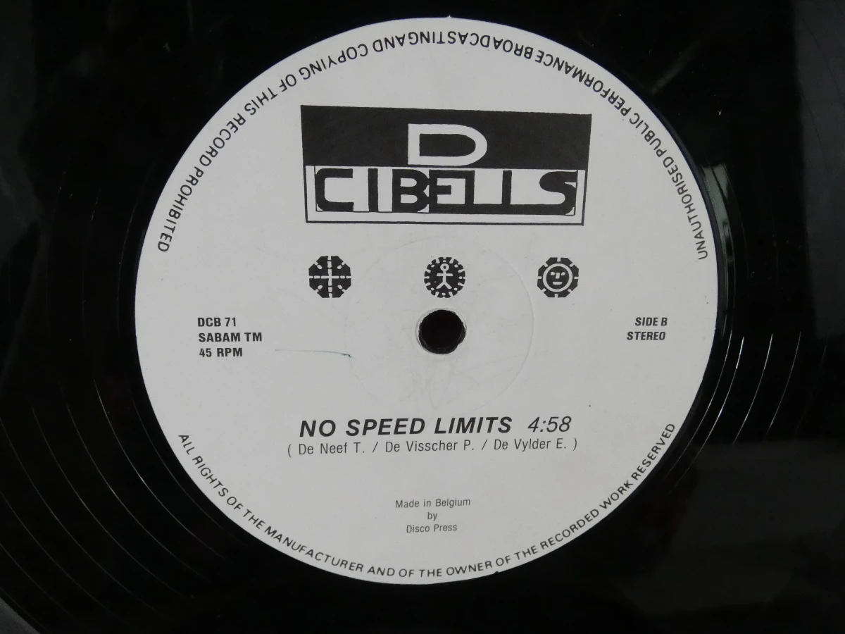 23 Verzameling vinylplaten New Beat en elektronische muziek