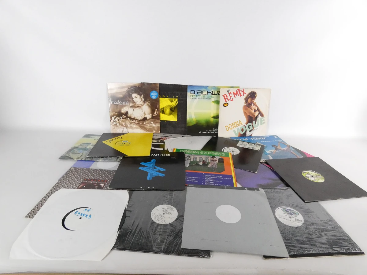 Set van 22 vinylplaten – diverse artiesten uit de jaren 70, 80 en 90