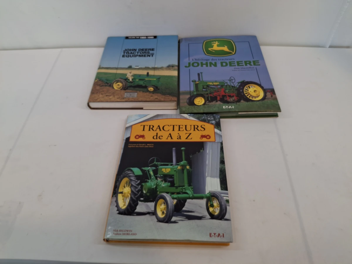 Set van 3 Franstalige boeken over John Deere tractoren
