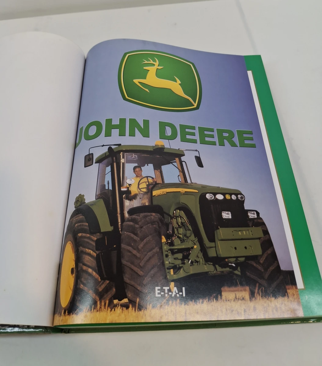 Set van 3 Franstalige boeken over John Deere tractoren
