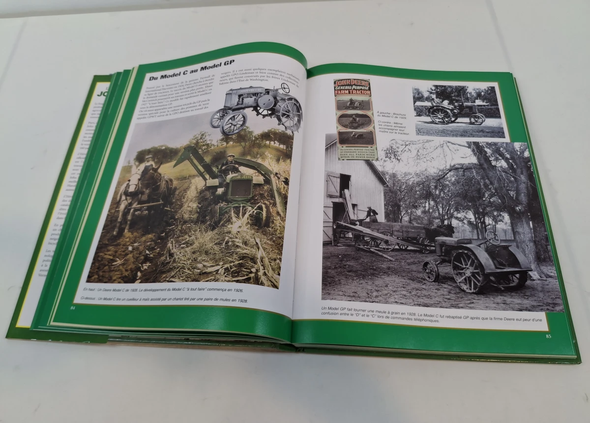 Set van 3 Franstalige boeken over John Deere tractoren