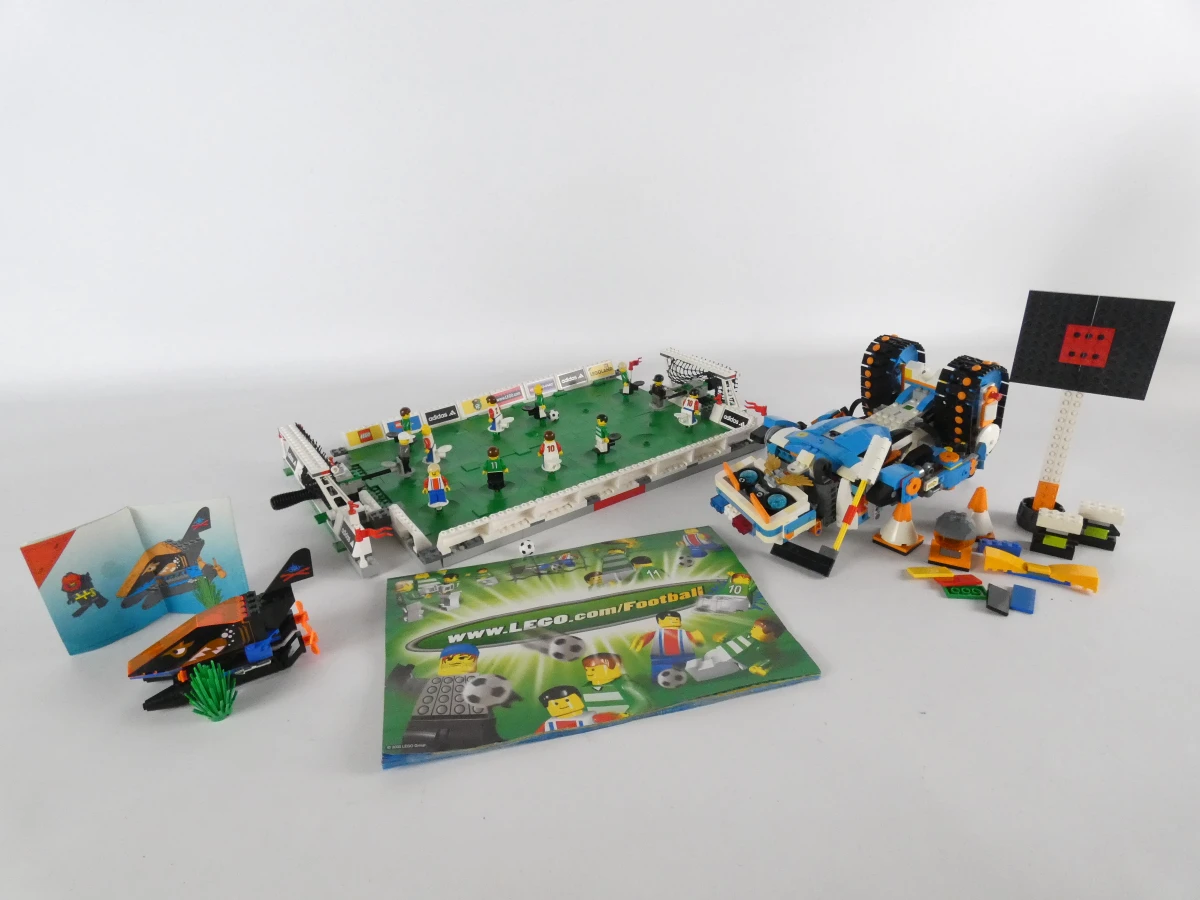 Lego voetbalspel, robot en haai(3409-1, 17101, 6135)