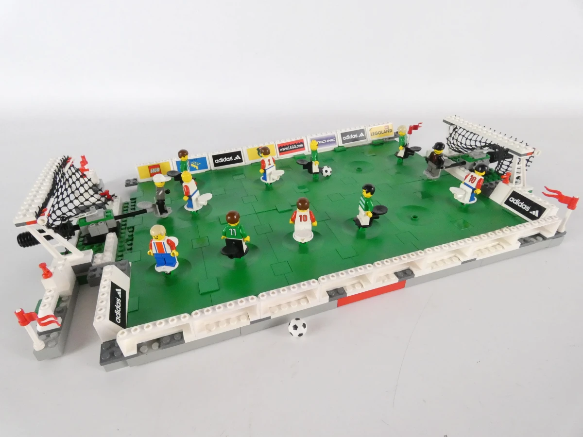 Lego voetbalspel, robot en haai(3409-1, 17101, 6135)