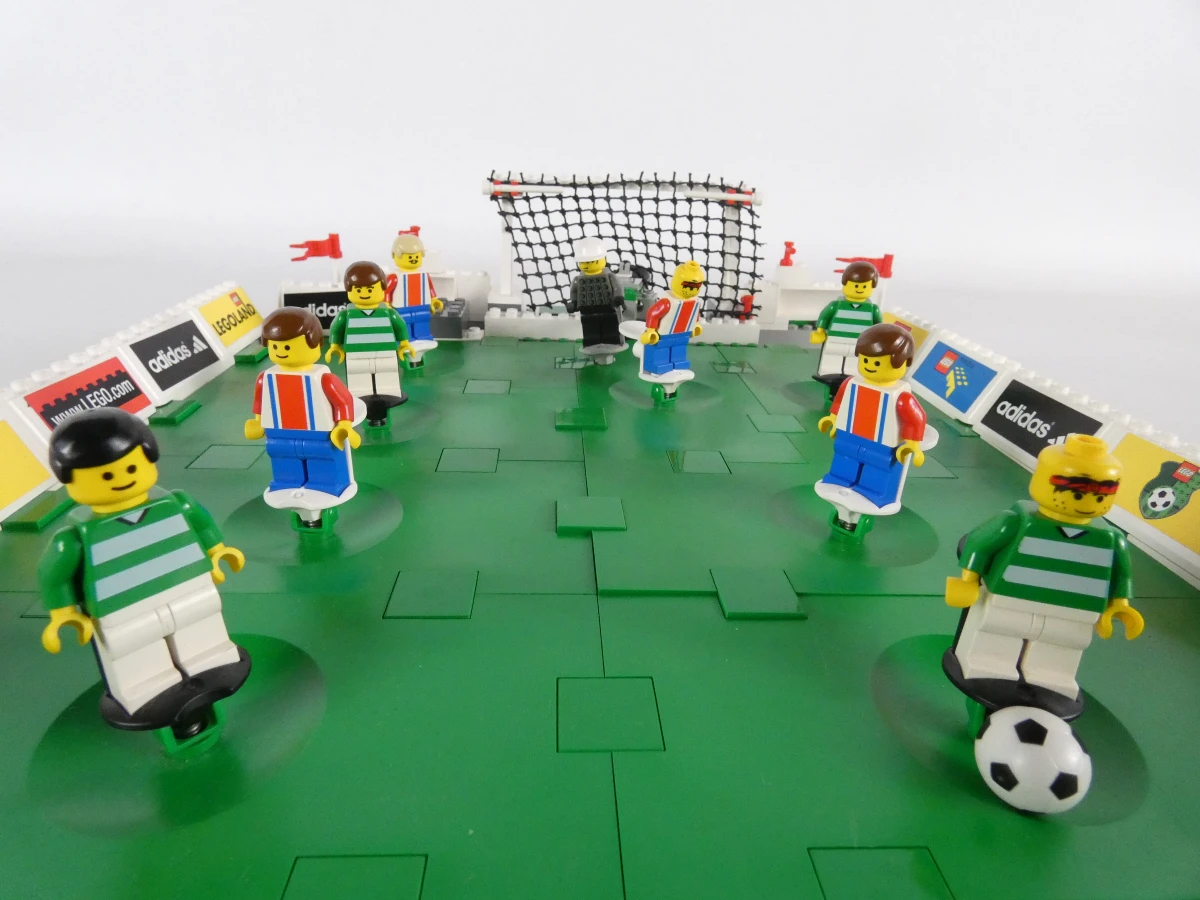 Lego voetbalspel, robot en haai(3409-1, 17101, 6135)