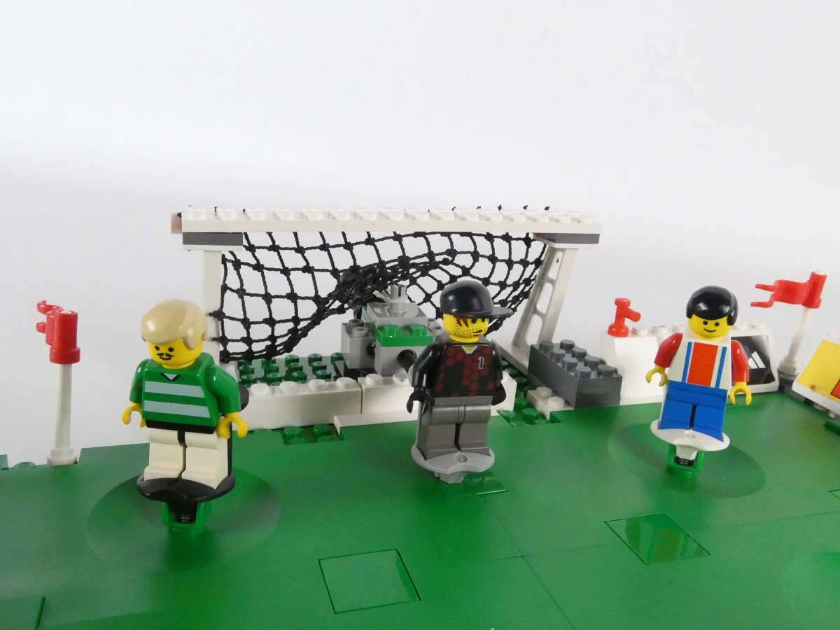 Lego voetbalspel, robot en haai(3409-1, 17101, 6135)