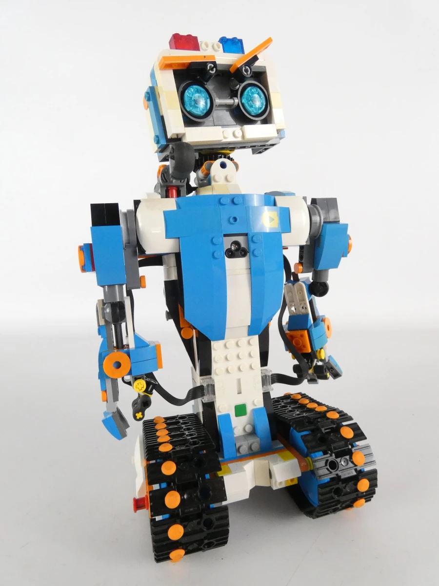 Lego voetbalspel, robot en haai(3409-1, 17101, 6135)