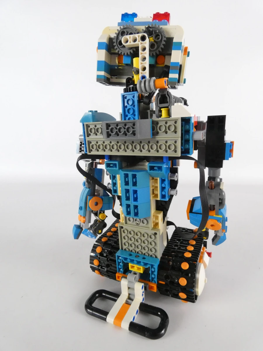 Lego voetbalspel, robot en haai(3409-1, 17101, 6135)