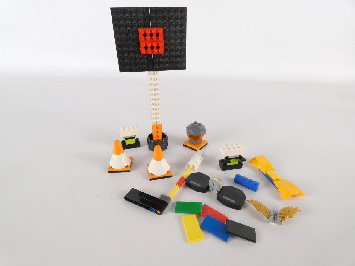 Lego voetbalspel, robot en haai(3409-1, 17101, 6135)