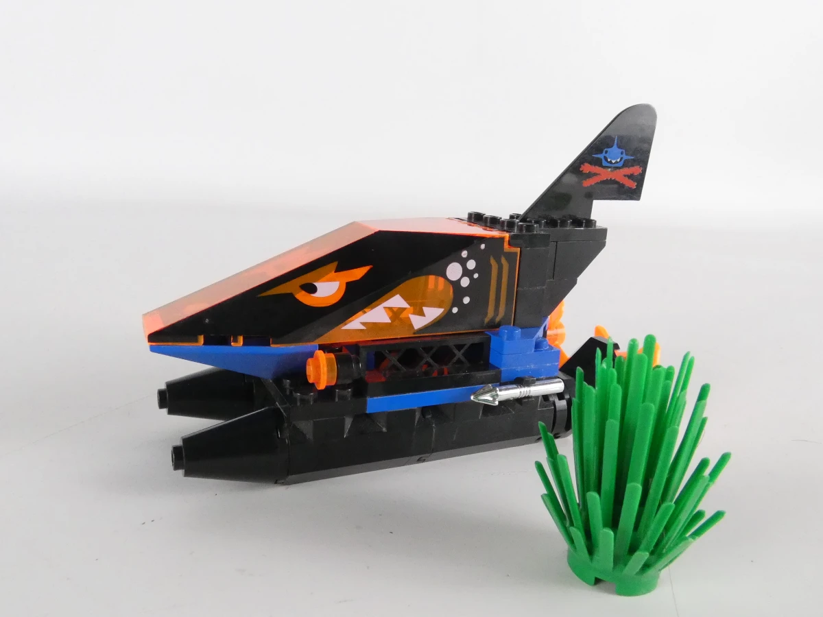 Lego voetbalspel, robot en haai(3409-1, 17101, 6135)