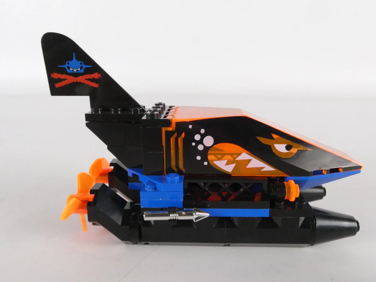 Lego voetbalspel, robot en haai(3409-1, 17101, 6135)