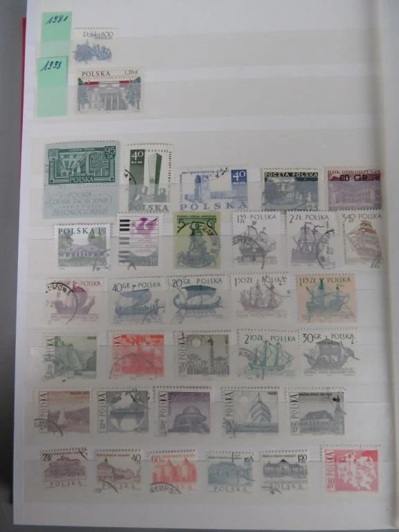 Postzegelverzameling Jugoslavija en Polen in album
