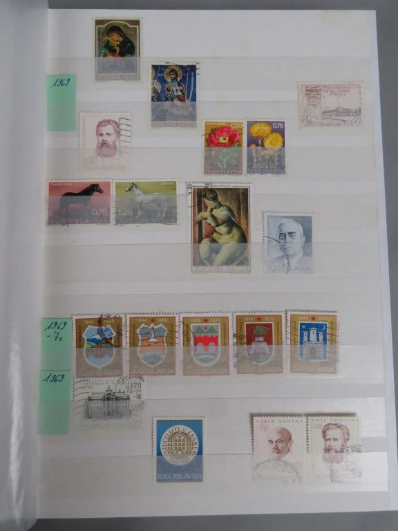 Postzegelverzameling Jugoslavija en Polen in album
