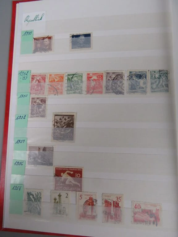 Postzegelverzameling Jugoslavija en Polen in album