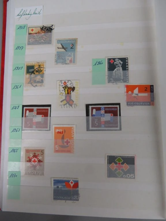 Postzegelverzameling Jugoslavija en Polen in album