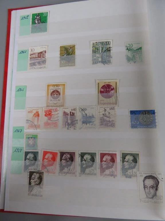 Postzegelverzameling Jugoslavija en Polen in album