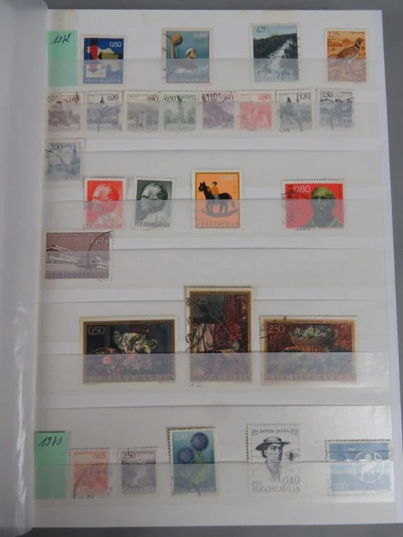 Postzegelverzameling Jugoslavija en Polen in album