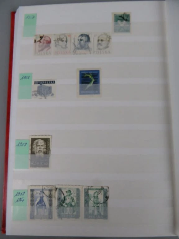 Postzegelverzameling Jugoslavija en Polen in album