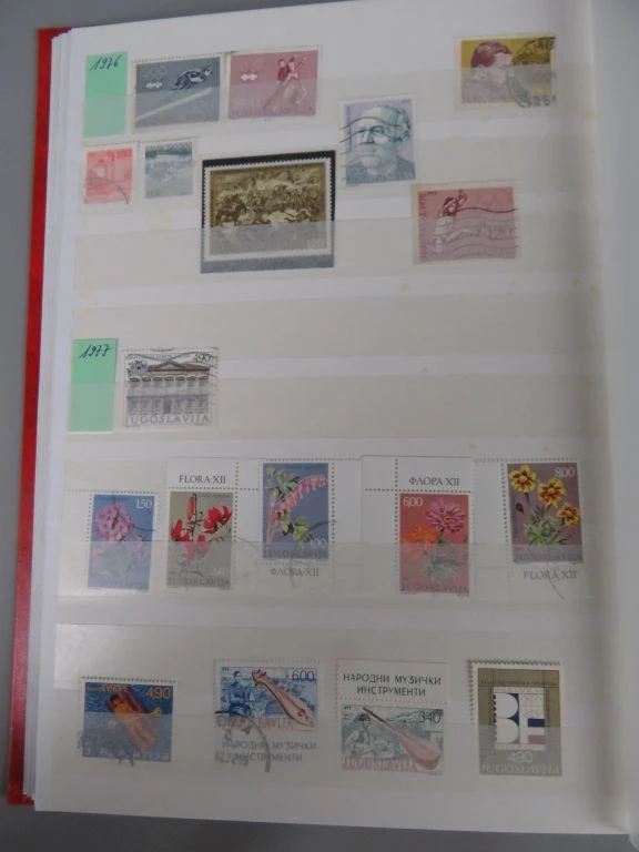 Postzegelverzameling Jugoslavija en Polen in album