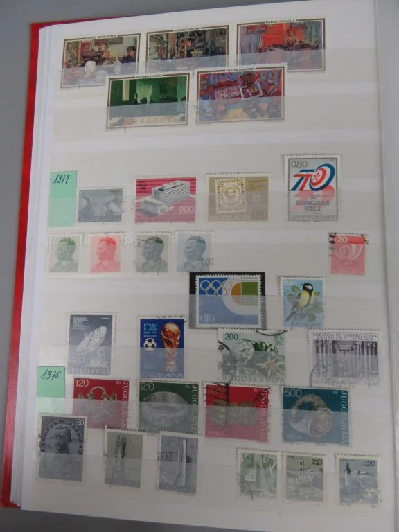 Postzegelverzameling Jugoslavija en Polen in album