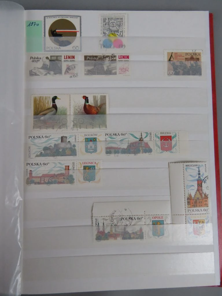Postzegelverzameling Jugoslavija en Polen in album