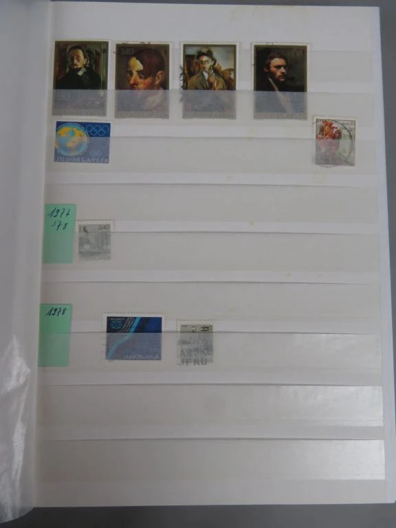 Postzegelverzameling Jugoslavija en Polen in album