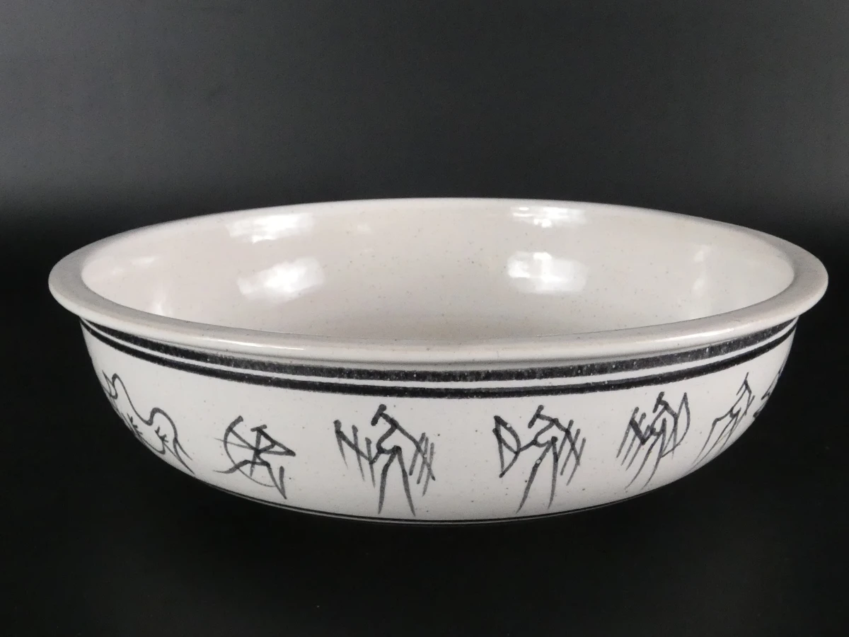 Set keramische vaas en schaal met zwart-witte decoratie