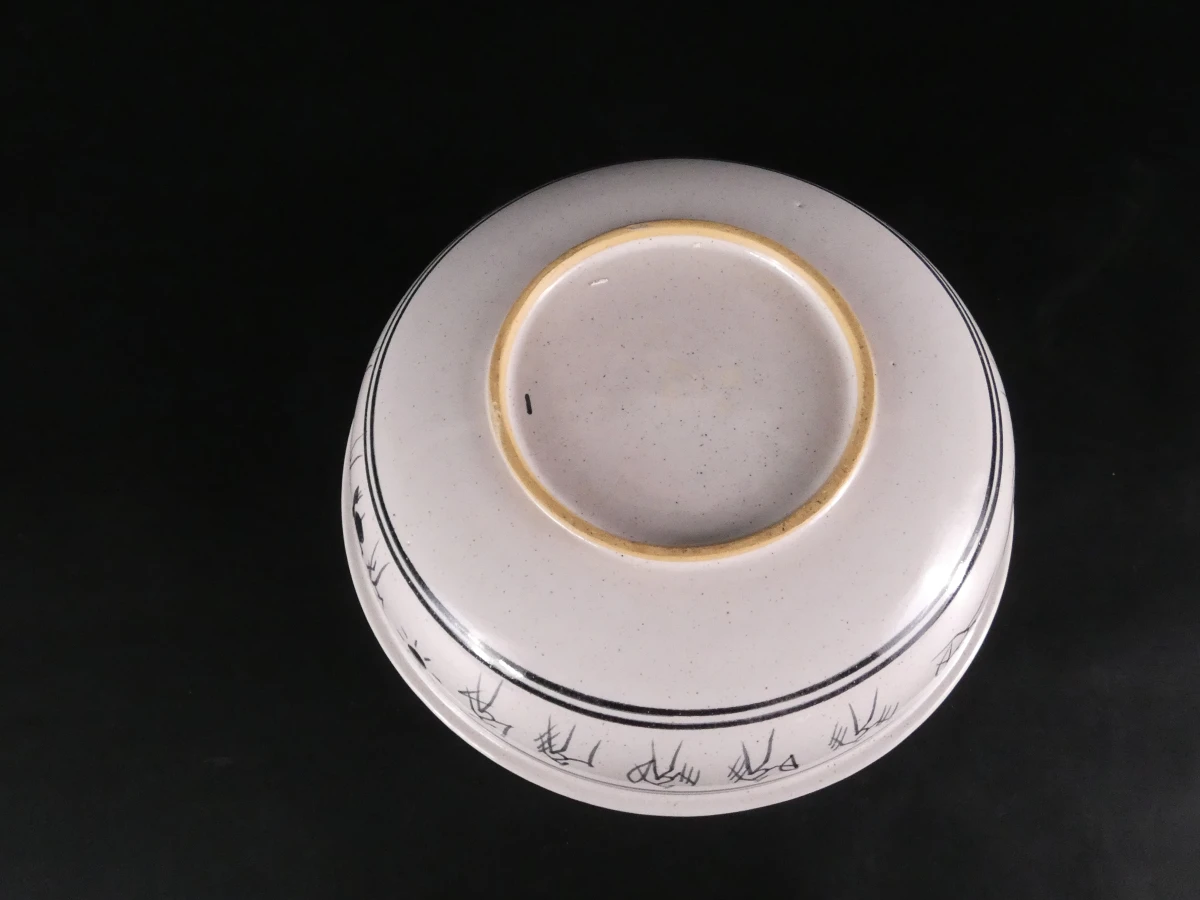 Set keramische vaas en schaal met zwart-witte decoratie