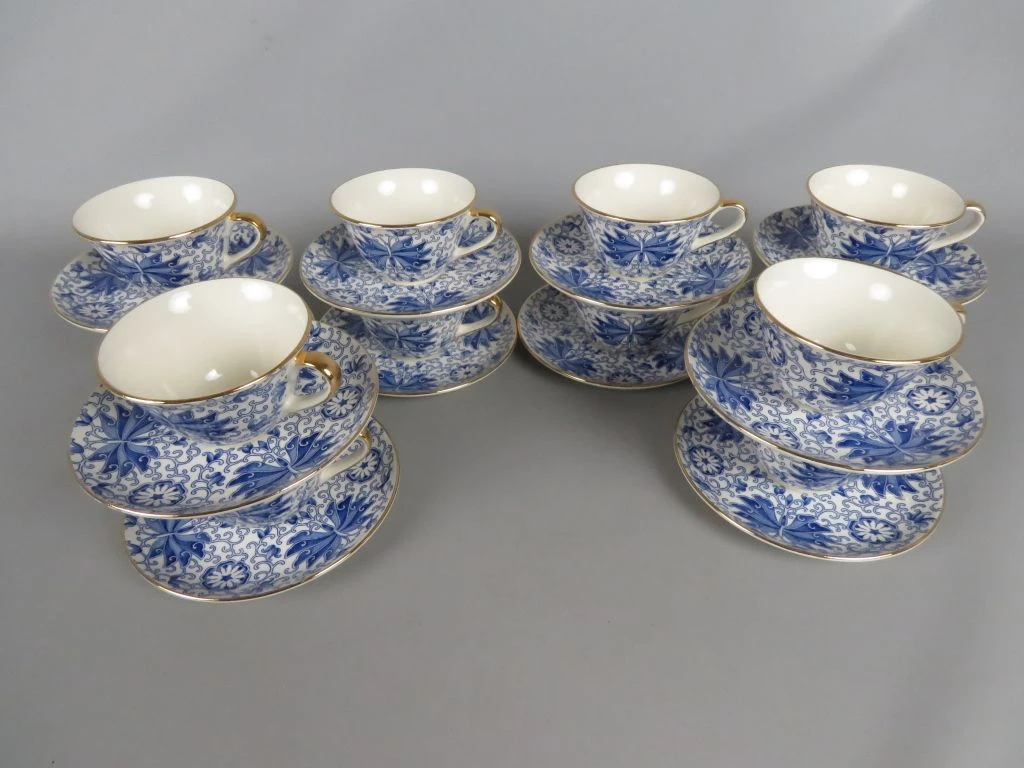 Blauw-wit porseleinen koffieservies met gouden accenten