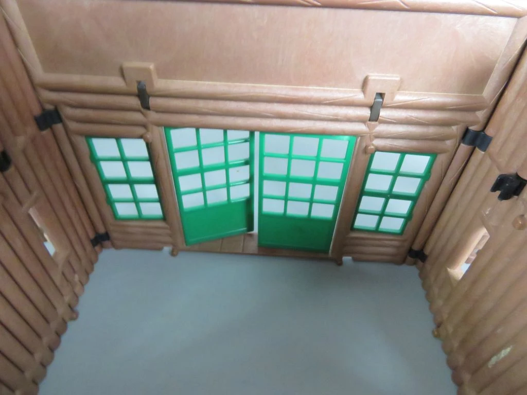 Playmobil fort met figuren en paarden
