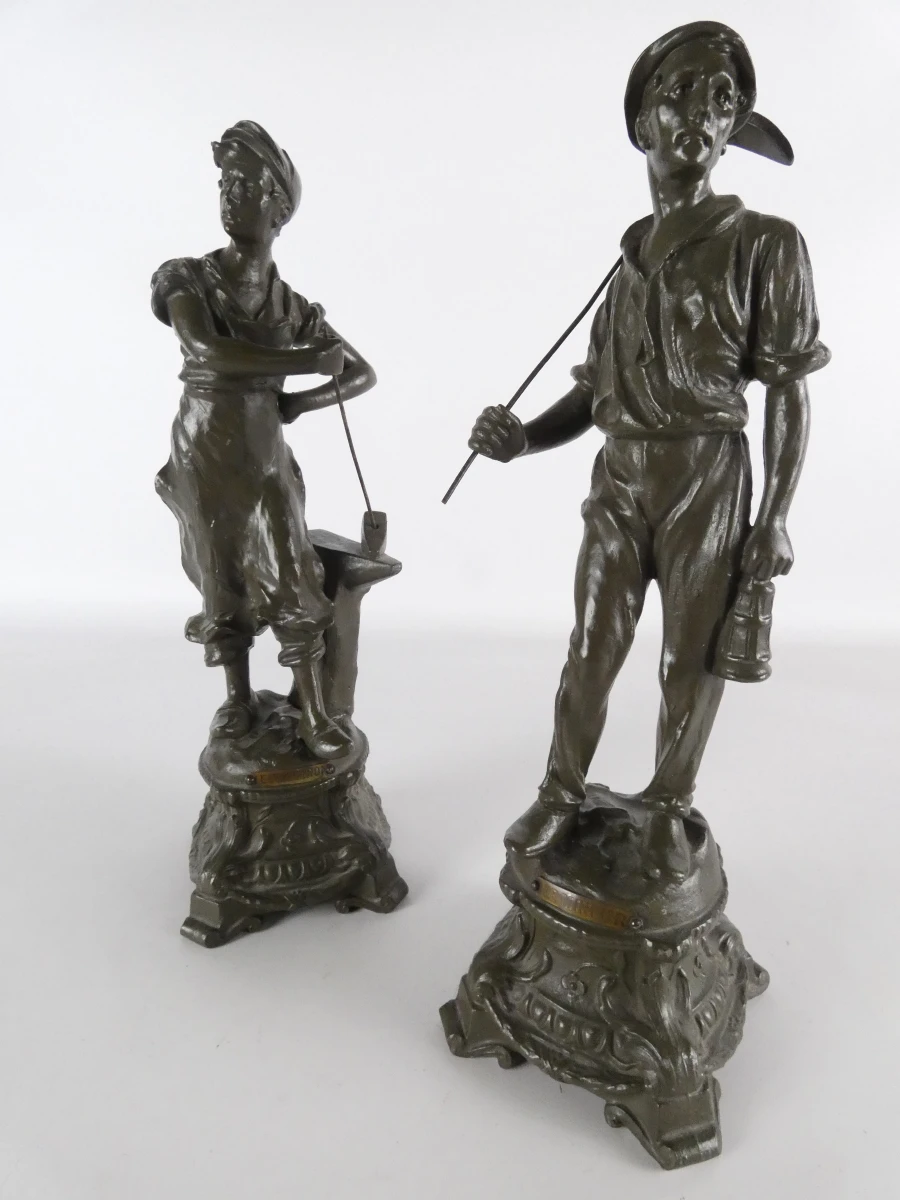 Set van 2 régule (spelter) beeldjes