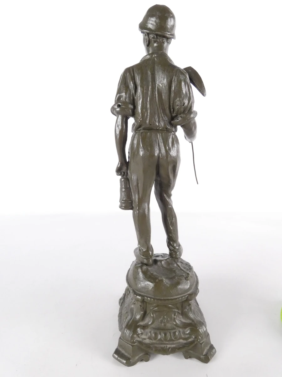 Set van 2 régule (spelter) beeldjes