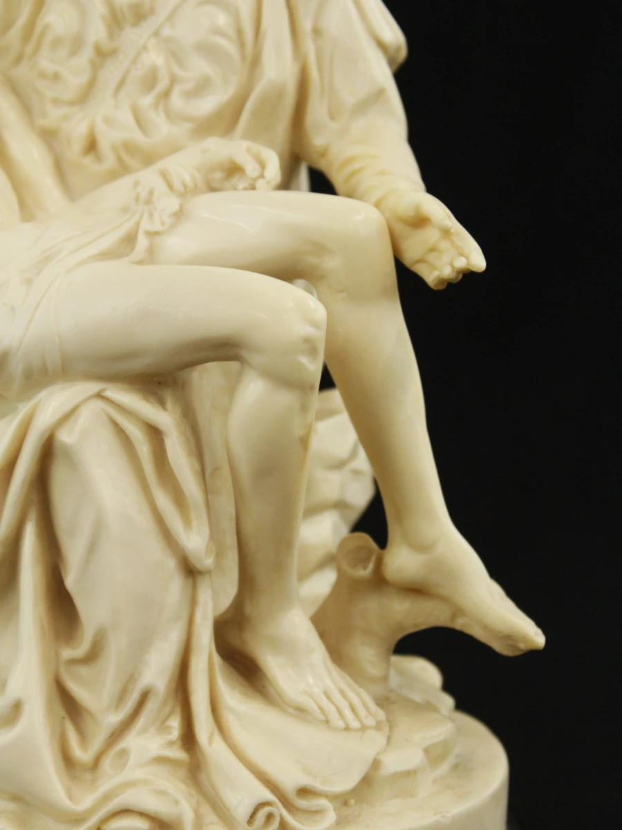 A. Santini - Italiaanse Pietà naar Michelangelo - op houten voet