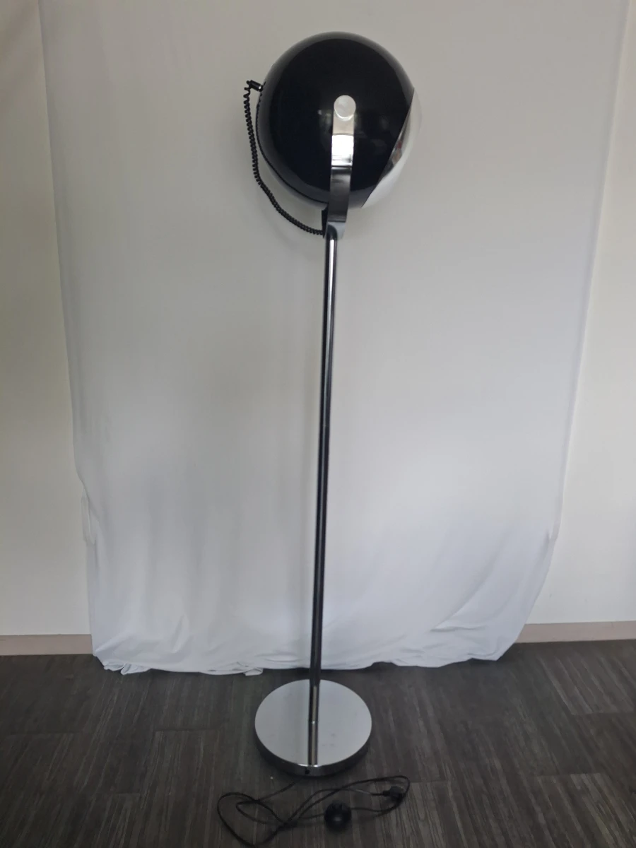 Zwarte vloerlamp in Space Age-stijl met bolvormige lampenkap - foto 3